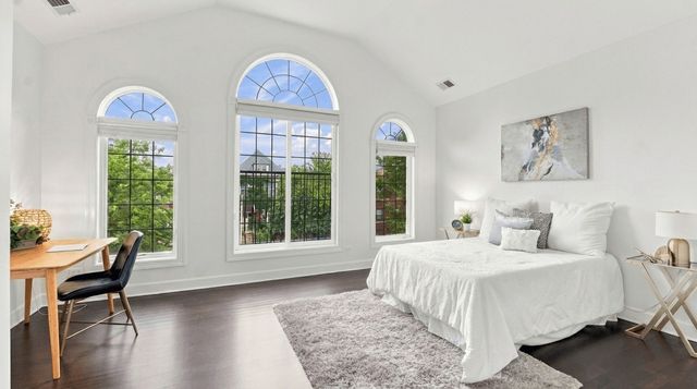 4106 N Saint Louis Avenue, Chicago, IL 60618
