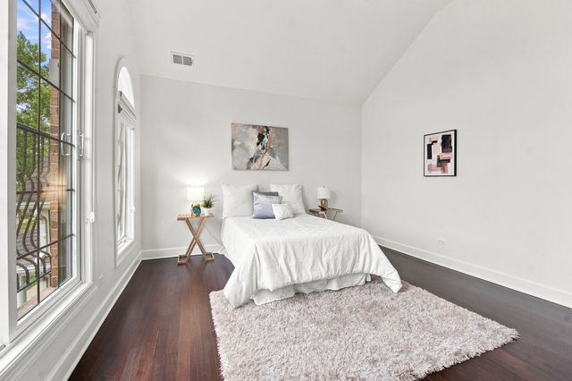 4106 N Saint Louis Avenue, Chicago, IL 60618