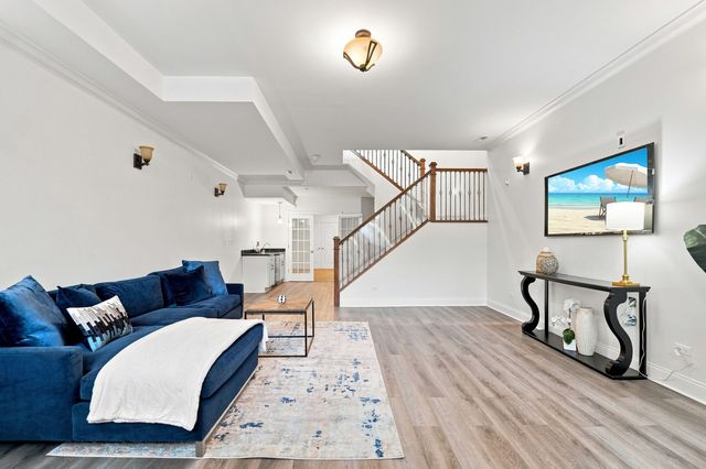 4106 N Saint Louis Avenue, Chicago, IL 60618