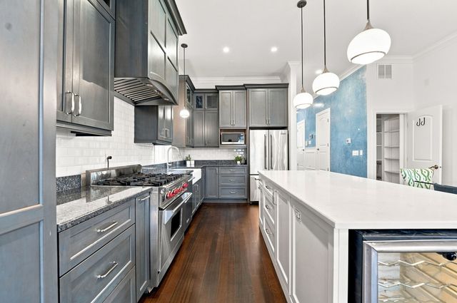 4106 N Saint Louis Avenue, Chicago, IL 60618