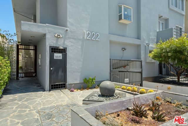 1222 N Kings Road 8, West Hollywood, CA 90069