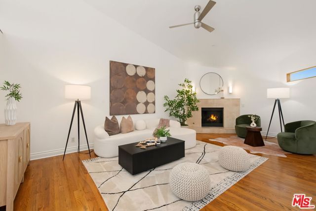 1222 N Kings Road 8, West Hollywood, CA 90069