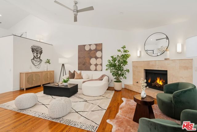 1222 N Kings Road 8, West Hollywood, CA 90069