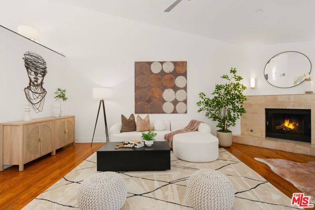 1222 N Kings Road 8, West Hollywood, CA 90069