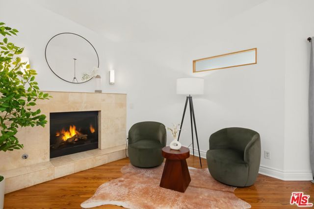 1222 N Kings Road 8, West Hollywood, CA 90069
