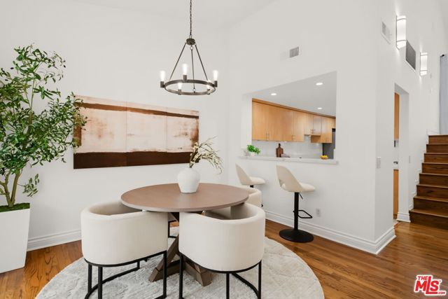 1222 N Kings Road 8, West Hollywood, CA 90069