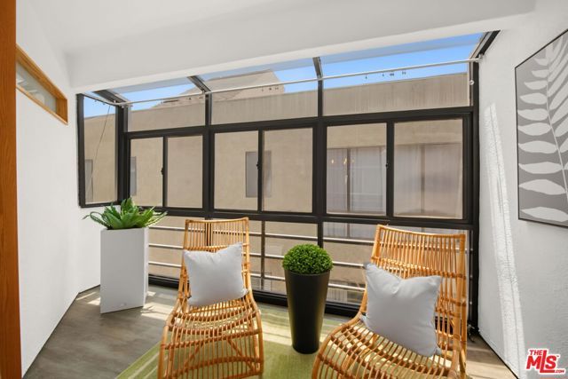 1222 N Kings Road 8, West Hollywood, CA 90069