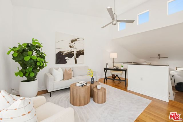 1222 N Kings Road 8, West Hollywood, CA 90069