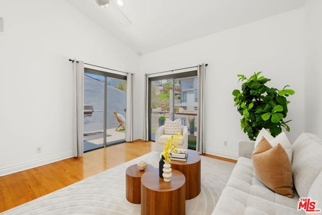 1222 N Kings Road 8, West Hollywood, CA 90069