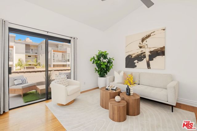 1222 N Kings Road 8, West Hollywood, CA 90069