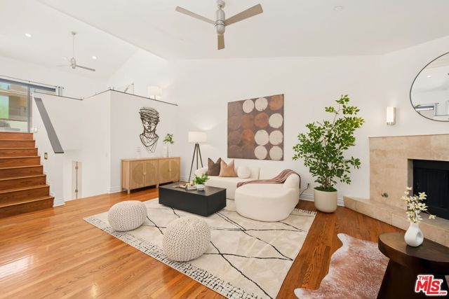 1222 N Kings Road 8, West Hollywood, CA 90069