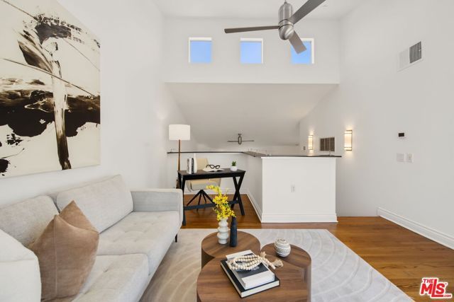 1222 N Kings Road 8, West Hollywood, CA 90069