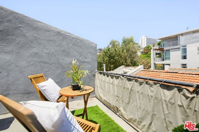 1222 N Kings Road 8, West Hollywood, CA 90069