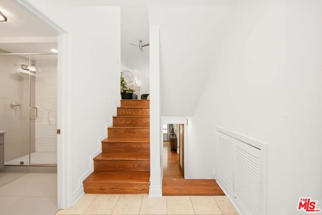 1222 N Kings Road 8, West Hollywood, CA 90069