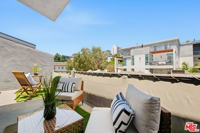 1222 N Kings Road 8, West Hollywood, CA 90069
