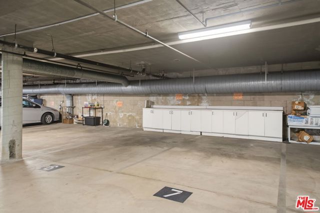 1222 N Kings Road 8, West Hollywood, CA 90069