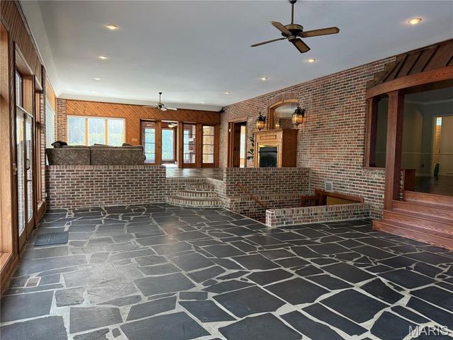 18994 Country Club Lane, Carlinville, IL 62626