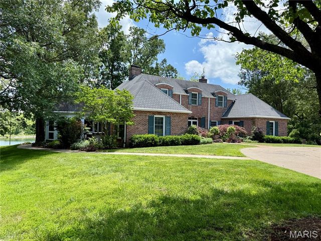 18994 Country Club Lane, Carlinville, IL 62626