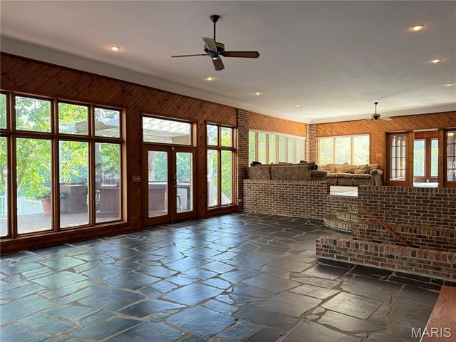 18994 Country Club Lane, Carlinville, IL 62626