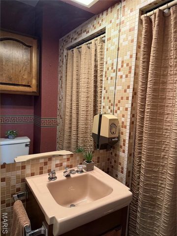 18994 Country Club Lane, Carlinville, IL 62626