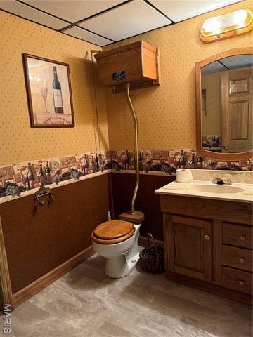 18994 Country Club Lane, Carlinville, IL 62626