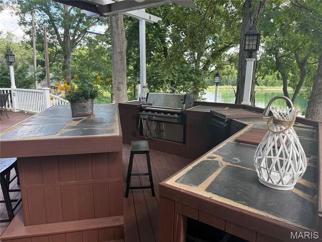 18994 Country Club Lane, Carlinville, IL 62626