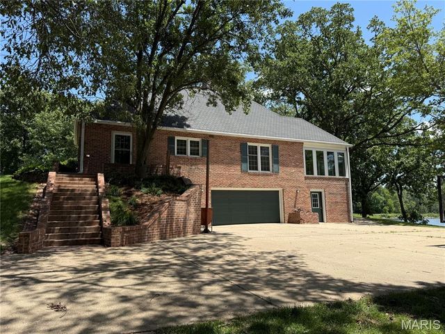 18994 Country Club Lane, Carlinville, IL 62626