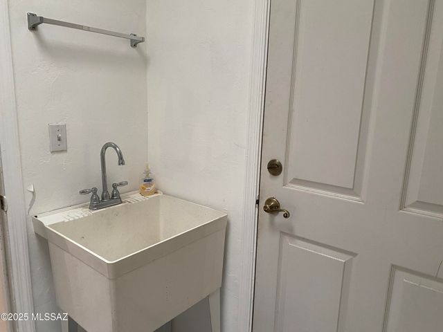 920 W Mariposa Hills Drive, Nogales, AZ 85621