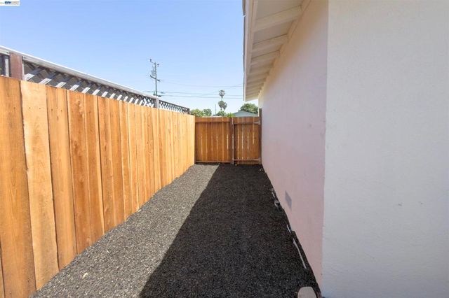 43387 E Lindenwood St, Fremont, CA 94538