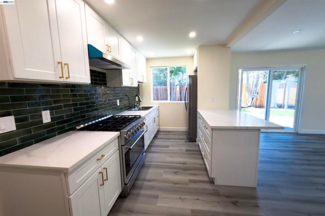 43387 E Lindenwood St, Fremont, CA 94538