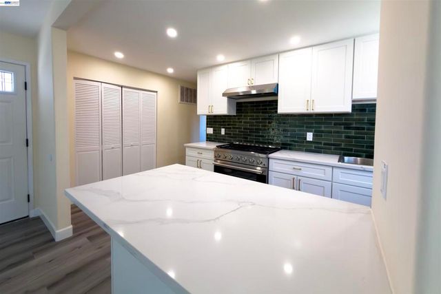 43387 E Lindenwood St, Fremont, CA 94538