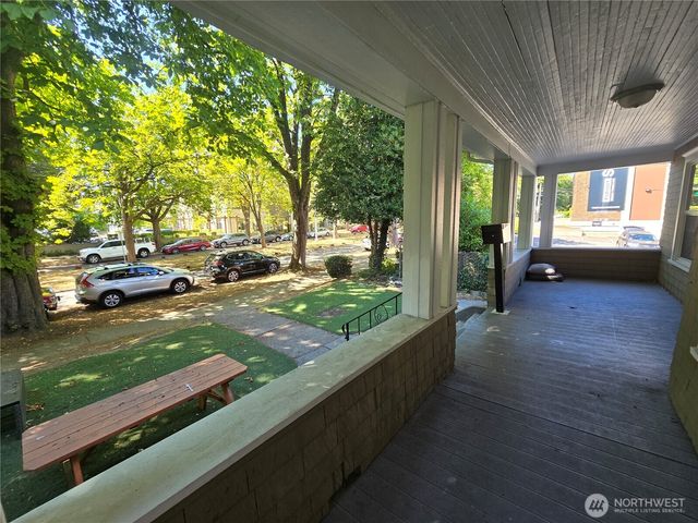 4738 17th Avenue NE, Seattle, WA 98105