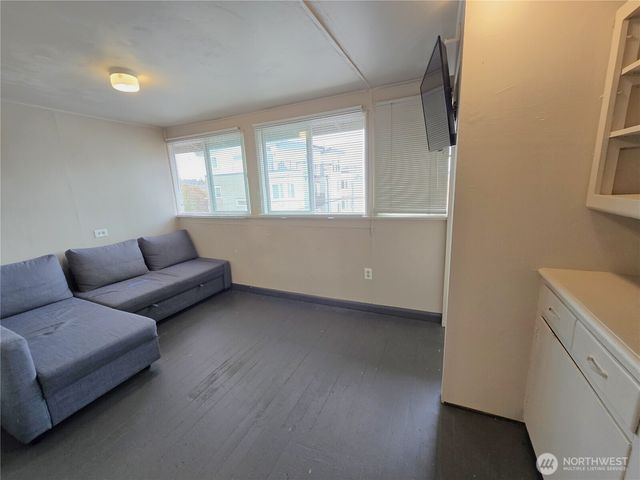 4738 17th Avenue NE, Seattle, WA 98105