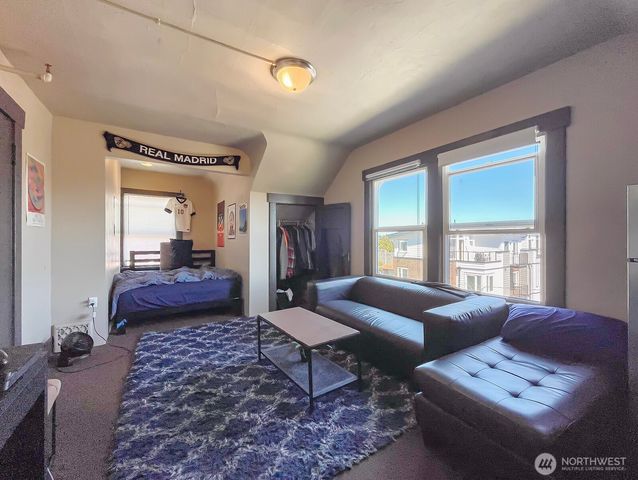 4738 17th Avenue NE, Seattle, WA 98105