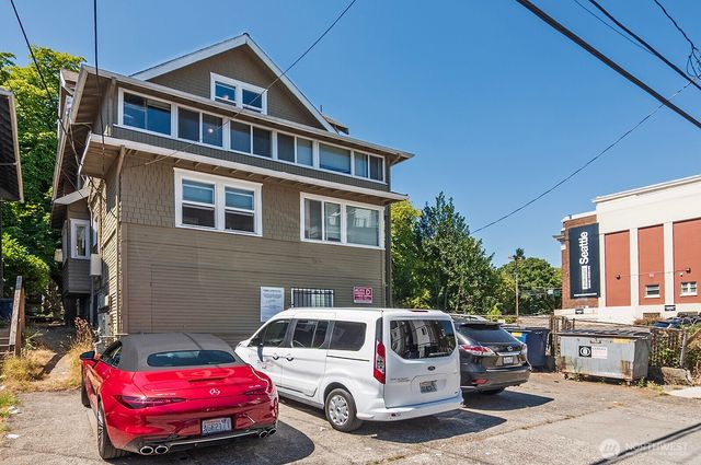 4738 17th Avenue NE, Seattle, WA 98105