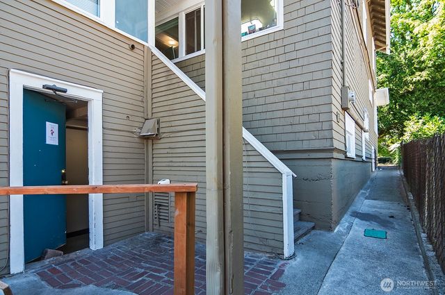 4738 17th Avenue NE, Seattle, WA 98105