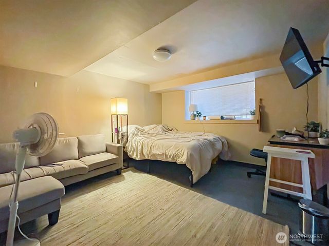 4738 17th Avenue NE, Seattle, WA 98105