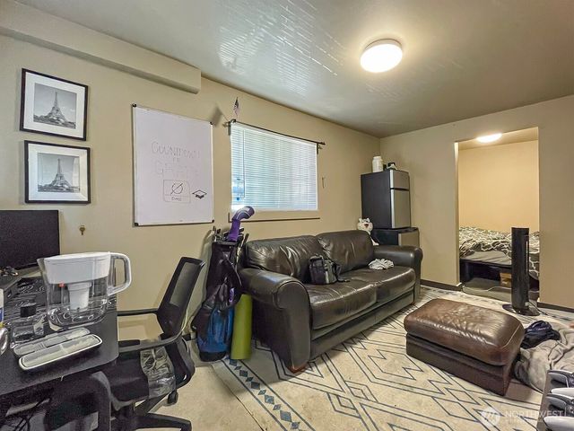 4738 17th Avenue NE, Seattle, WA 98105