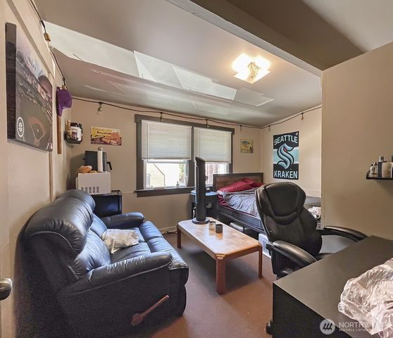 4738 17th Avenue NE, Seattle, WA 98105