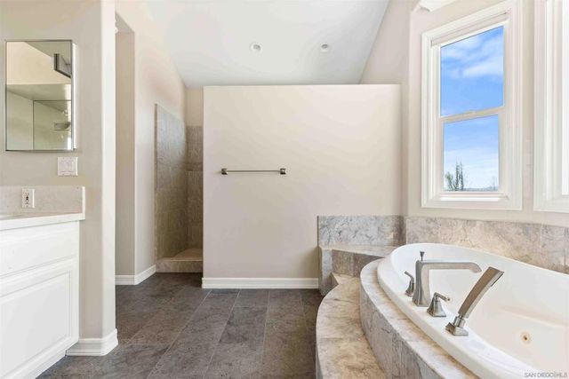 2370 Dos Lomas, Fallbrook, CA 92028