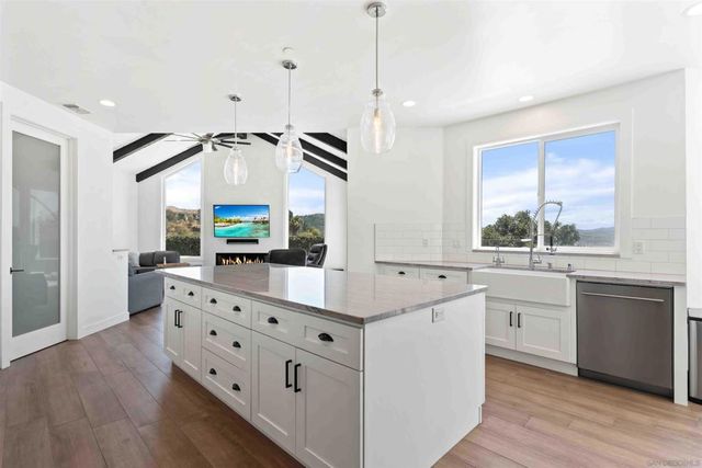 2370 Dos Lomas, Fallbrook, CA 92028