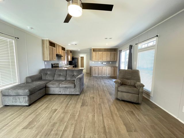 900 Quail Run, Seven Points, TX 75143