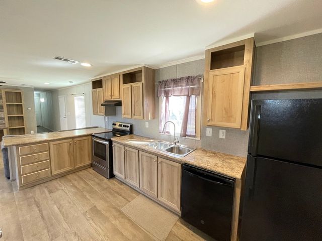 900 Quail Run, Seven Points, TX 75143