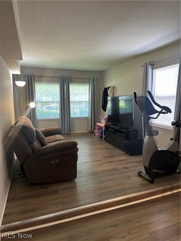 5287 Strawberry Lane, Willoughby, OH 44094