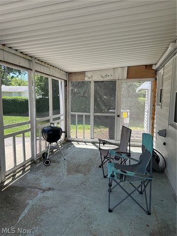 5287 Strawberry Lane, Willoughby, OH 44094