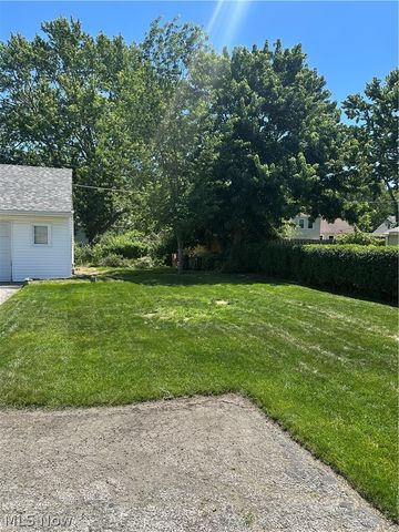 5287 Strawberry Lane, Willoughby, OH 44094