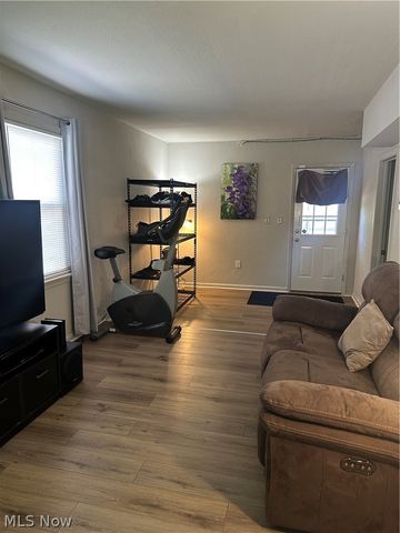 5287 Strawberry Lane, Willoughby, OH 44094