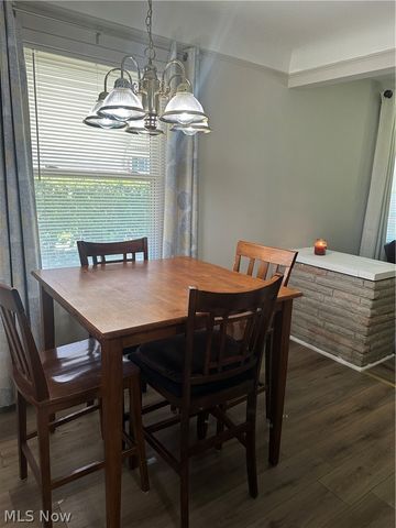 5287 Strawberry Lane, Willoughby, OH 44094