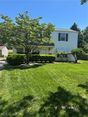 5287 Strawberry Lane, Willoughby, OH 44094
