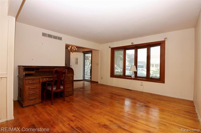 24199 Colonial Drive, Woodhaven, MI 48183